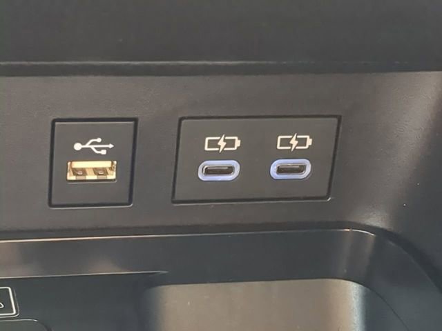 Used 2025 Toyota Camry SE w/ Multimedia Upgrade Package image 22