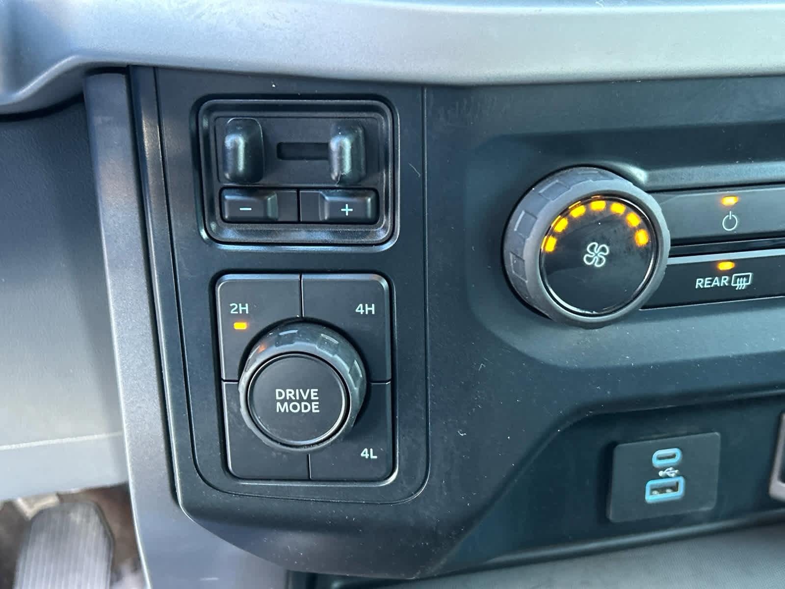 Certified 2023 Ford F150 XLT w/ Trailer Tow Package image 33