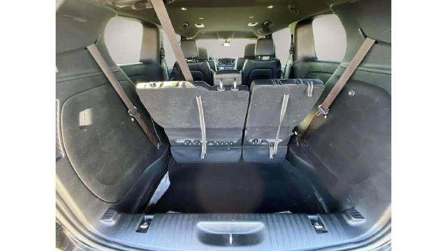 Used 2025 Chrysler Pacifica Select FWD image 10