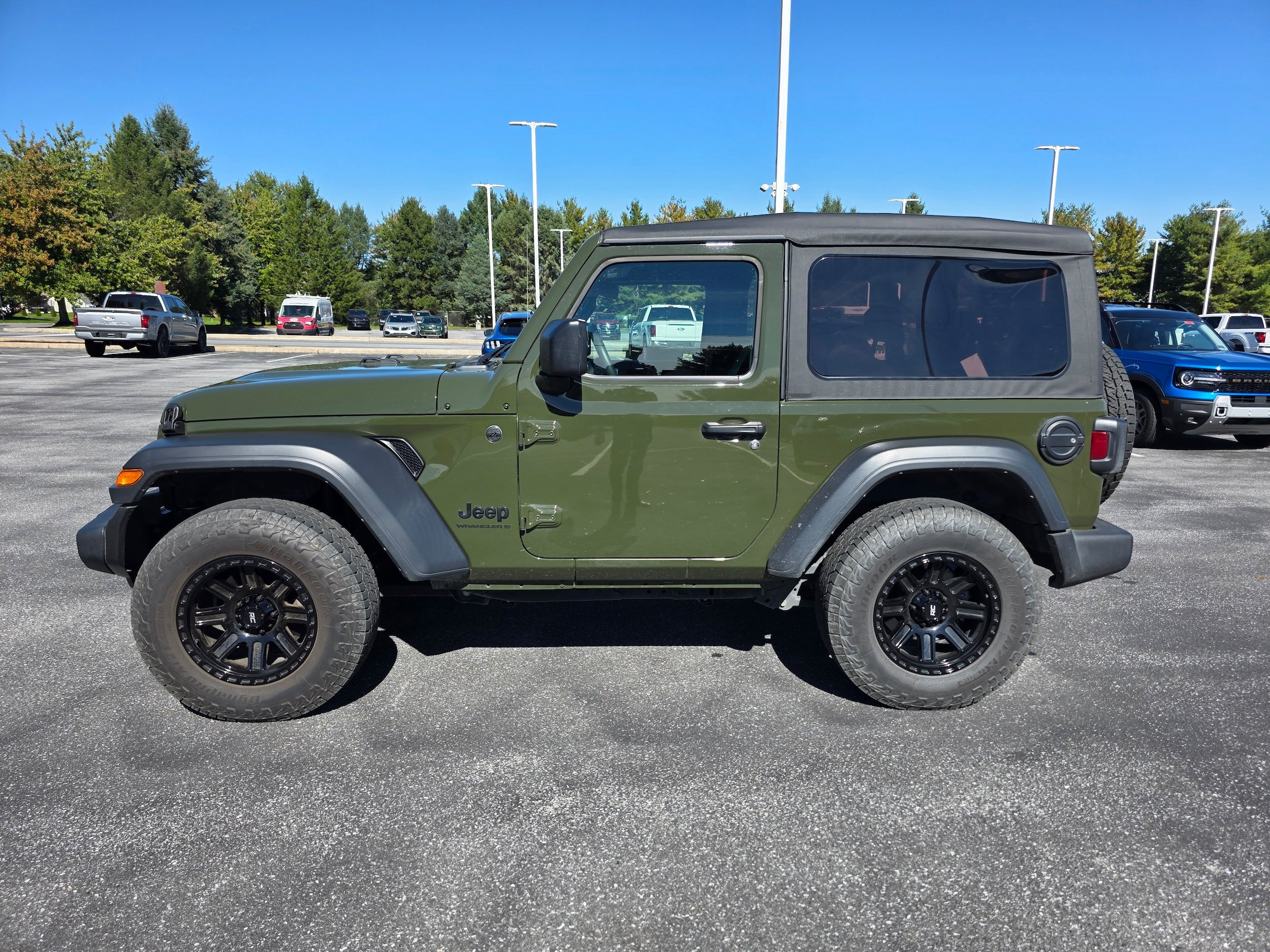 Used 2023 Jeep Wrangler Sport AWD/4WD image 2