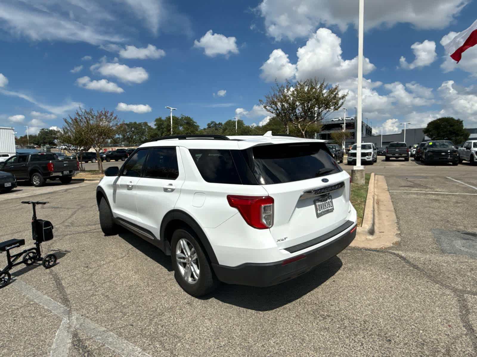Certified 2020 Ford Explorer XLT RWD image 3