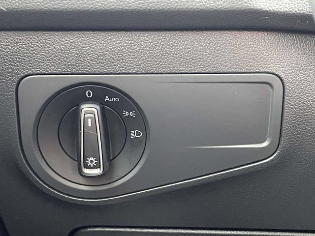 Used 2023 Volkswagen Tiguan SE FWD image 19