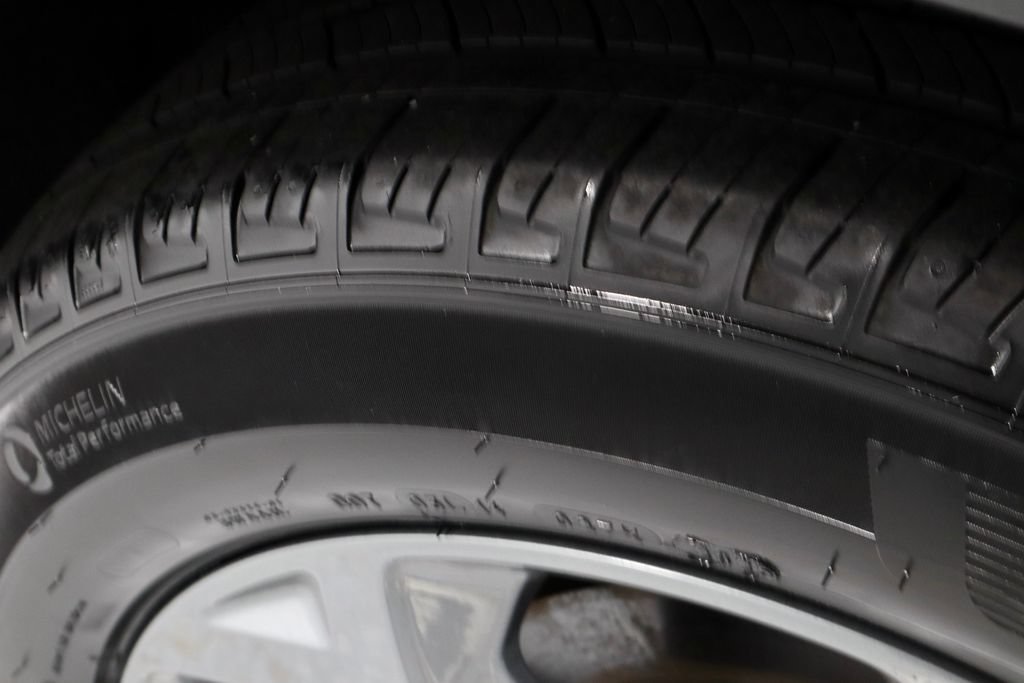 Certified 2025 Ford Escape ST-Line AWD/4WD image 19
