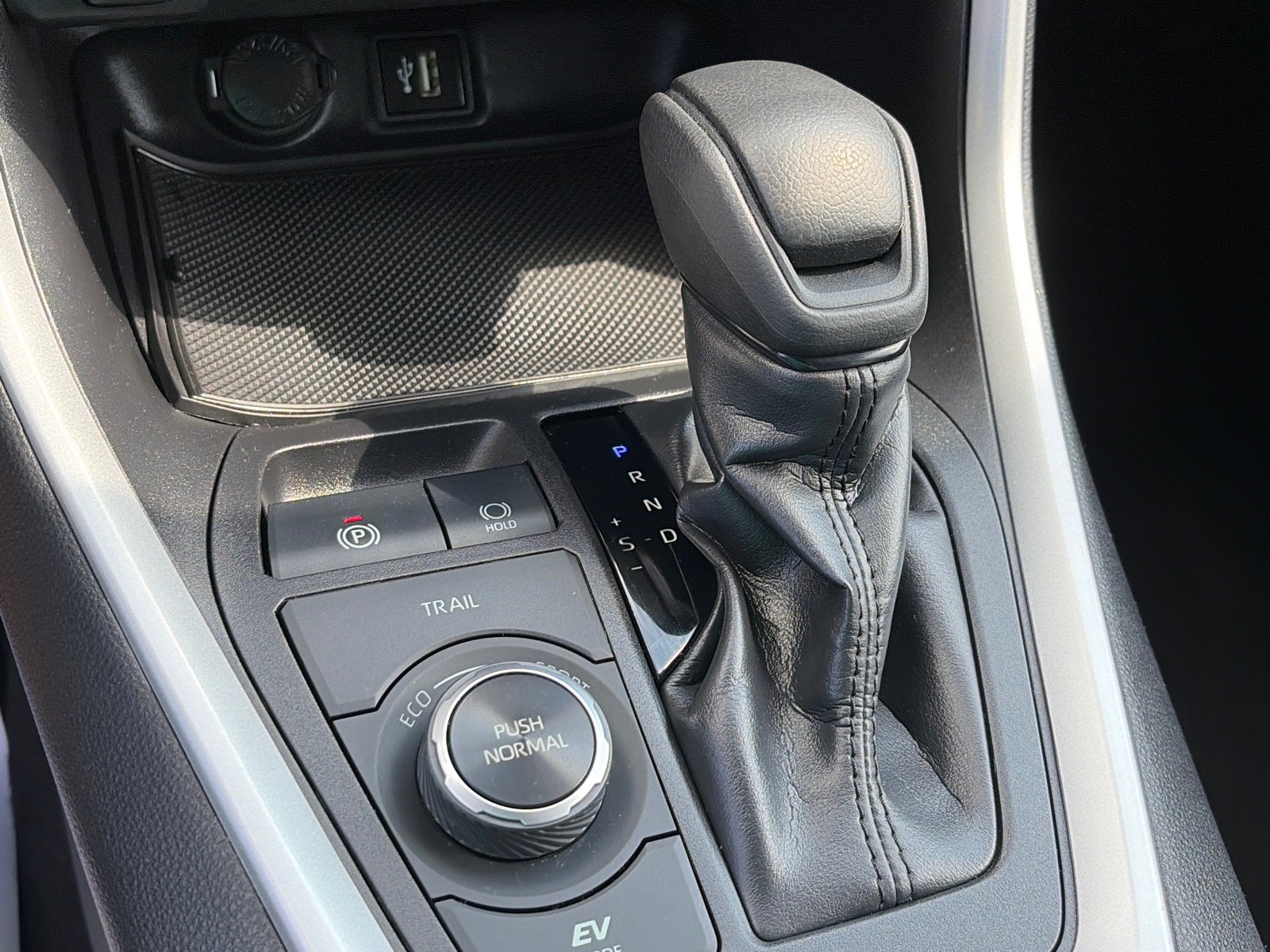 Used 2024 Toyota RAV4 LE AWD/4WD image 12