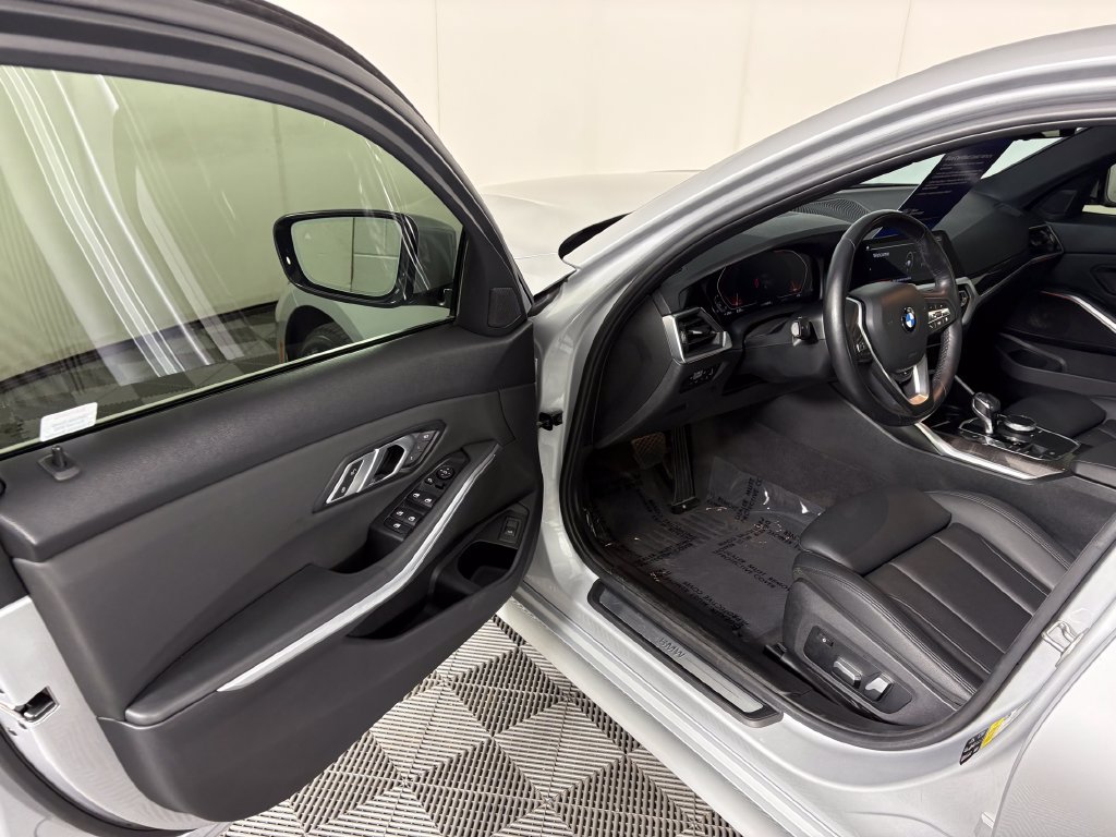 Used 2019 BMW 330i xDrive Sedan w/ Driving Assistance Package AWD/4WD image 11