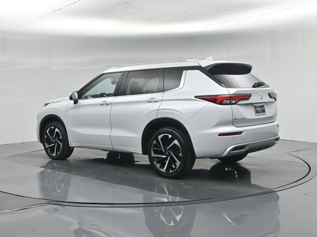 Used 2024 Mitsubishi Outlander SEL FWD image 6