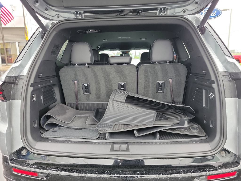 Used 2025 Buick Enclave Sport Touring w/ LPO, All-Weather Package FWD image 10