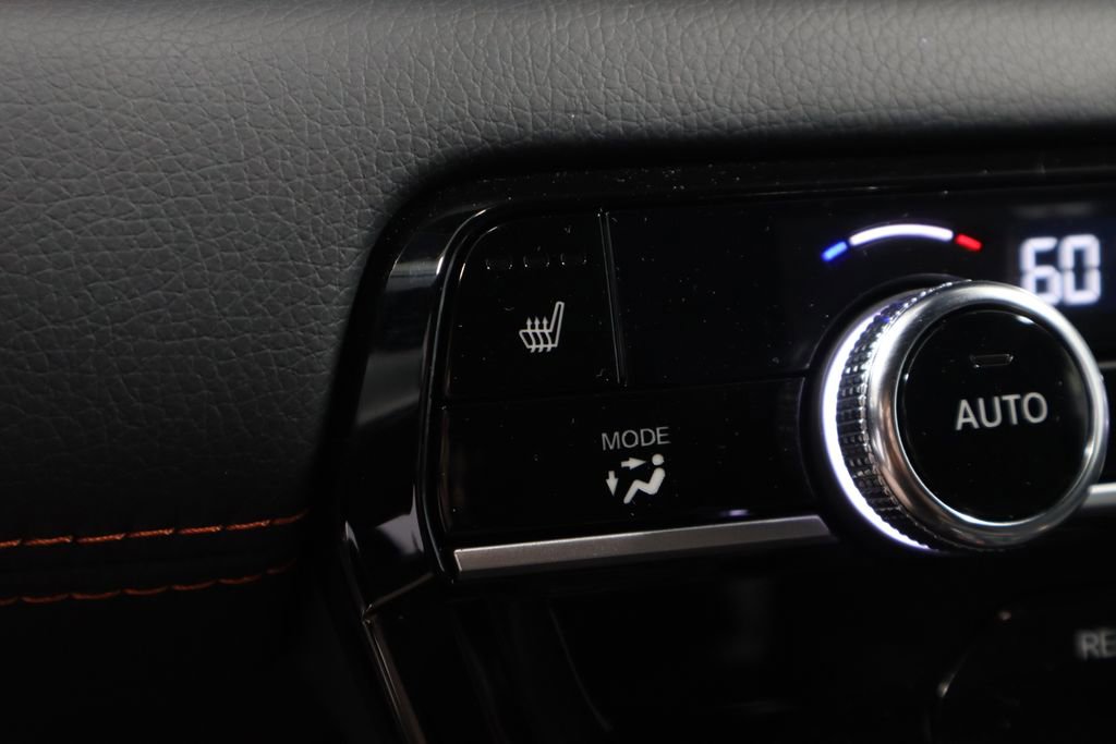 Used 2025 Honda Pilot Sport image 4