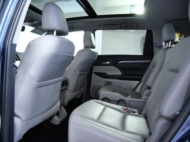 Used 2019 Toyota Highlander Limited Platinum AWD/4WD image 13