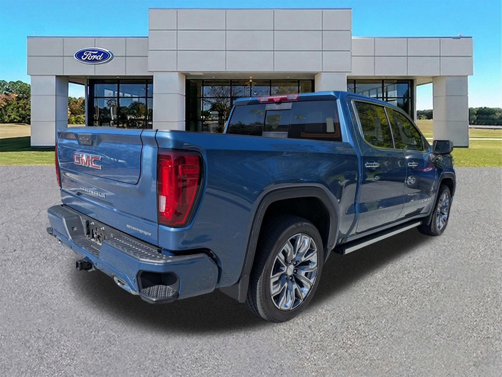 Used 2024 GMC Sierra 1500 Denali AWD/4WD image 2