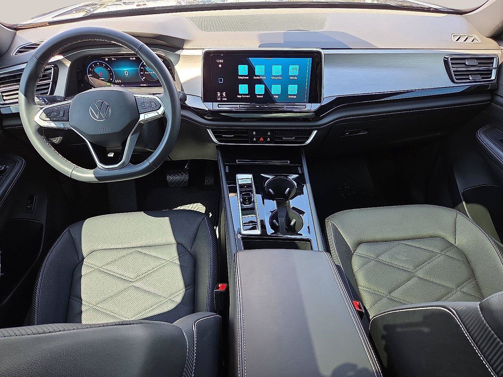 Used 2024 Volkswagen Atlas Cross Sport SE w/ Panoramic Sunroof Package AWD/4WD image 14