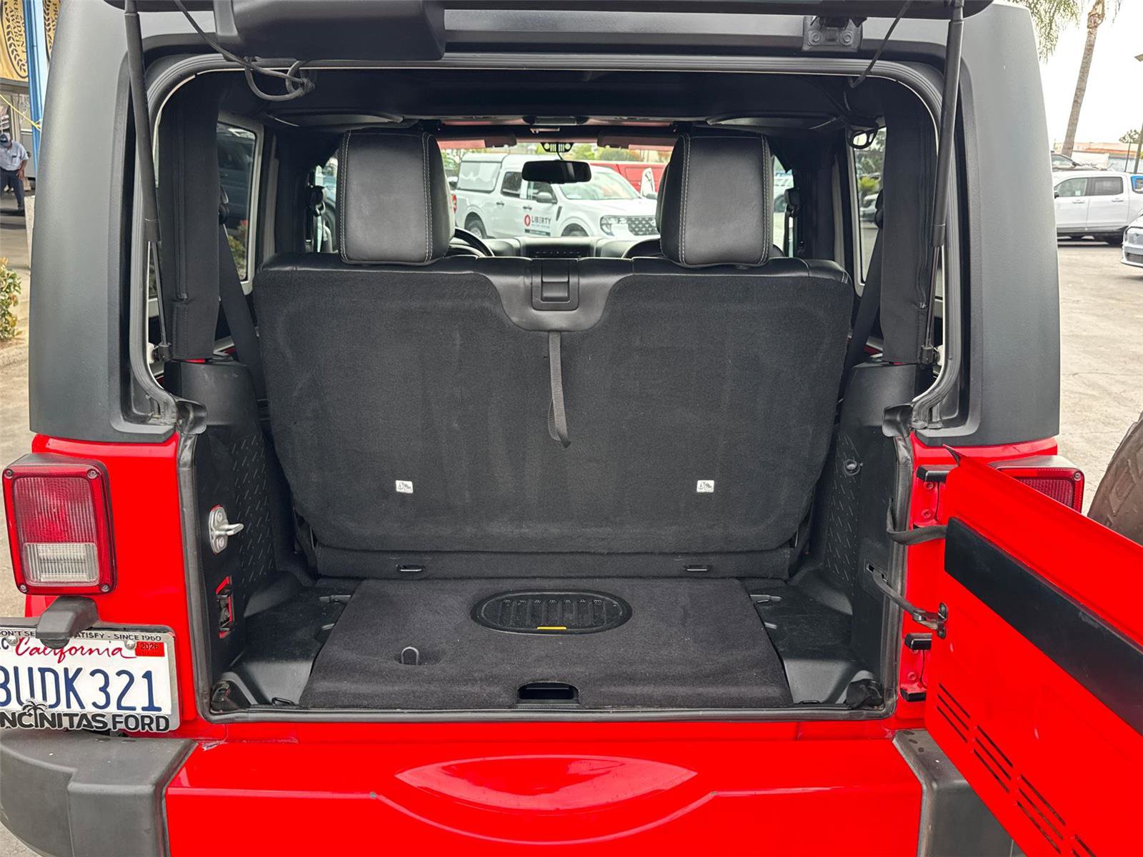 Used 2017 Jeep Wrangler Sahara w/ Connectivity Group AWD/4WD image 15