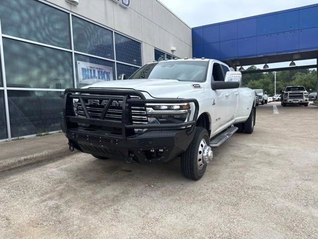 Used 2025 RAM 3500 Laramie AWD/4WD image 2