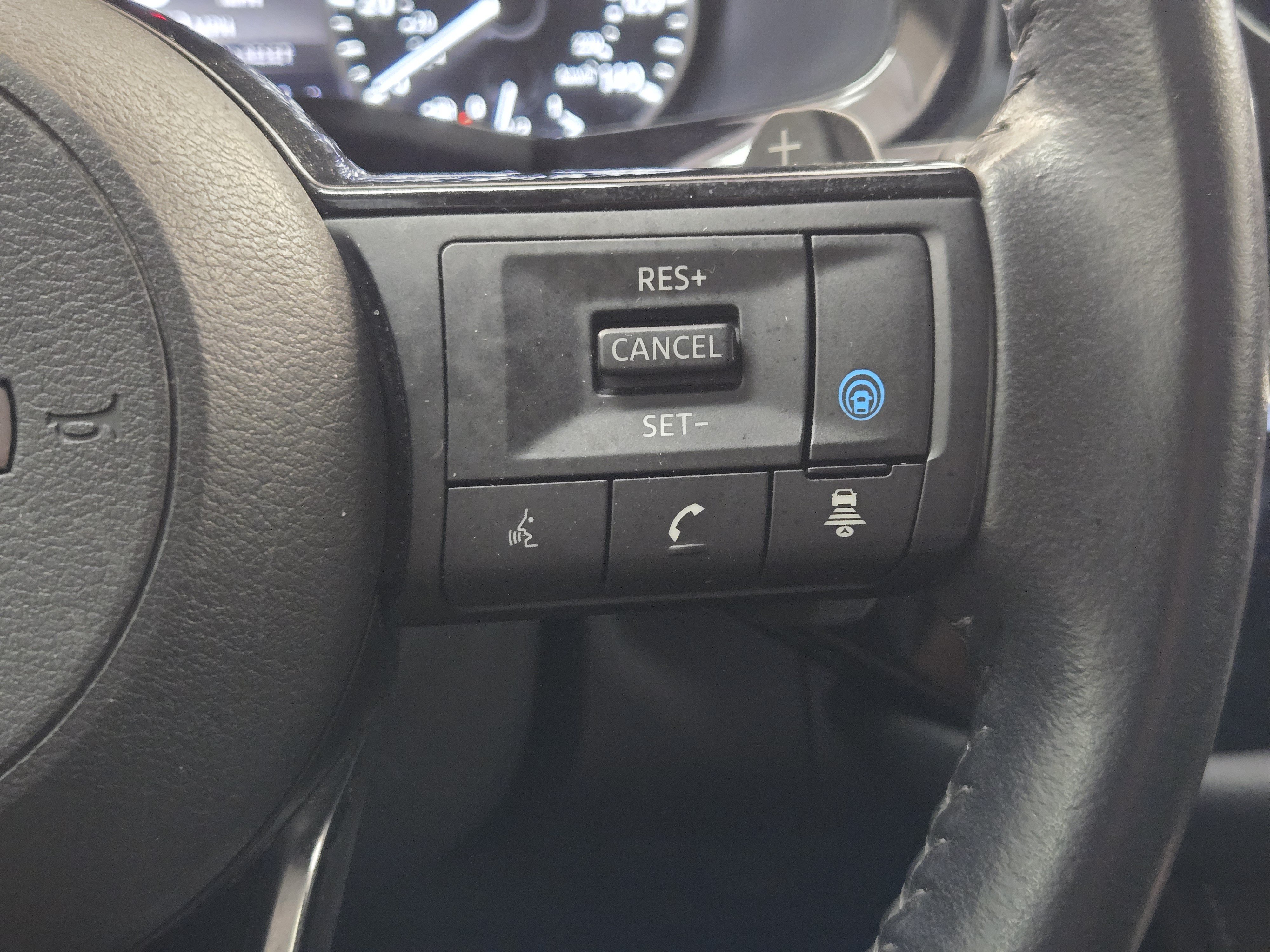 Used 2023 Nissan Pathfinder SV FWD image 30