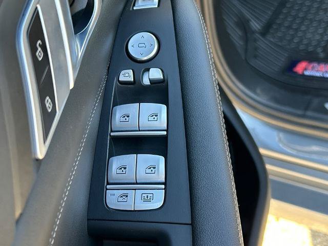 Used 2025 BMW X7 xDrive40i AWD/4WD image 16