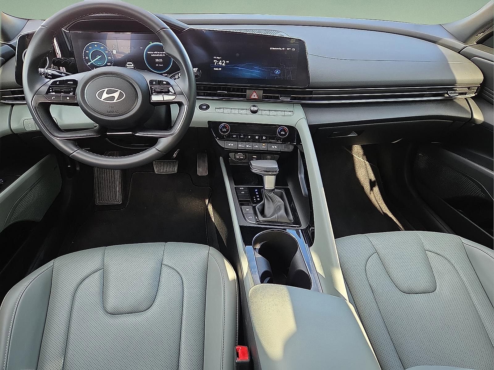 Used 2025 Hyundai Elantra Limited w/ Cargo Package FWD image 10