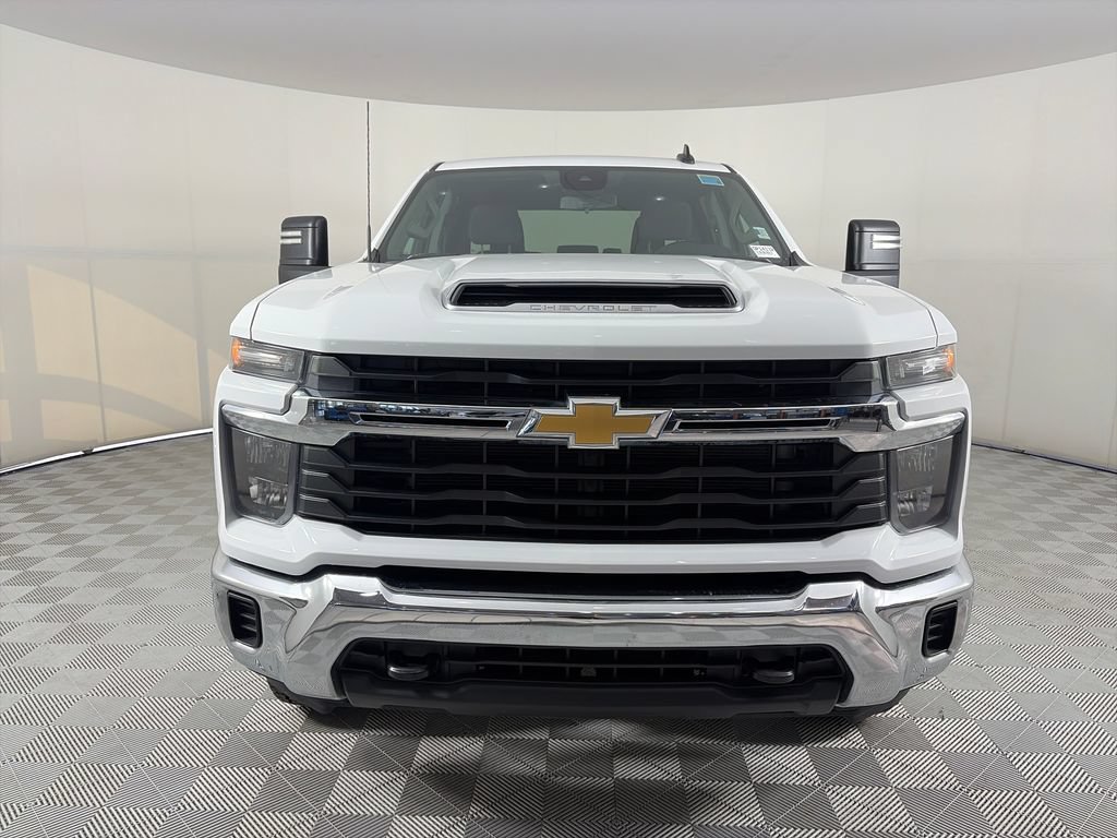 Used 2024 Chevrolet Silverado 3500 LT AWD/4WD image 2