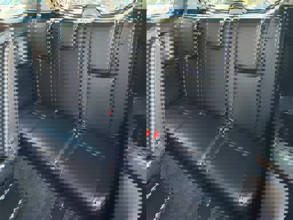 Used 2019 Toyota Highlander XLE w/ Carpet Mat Package (TMS) image 18