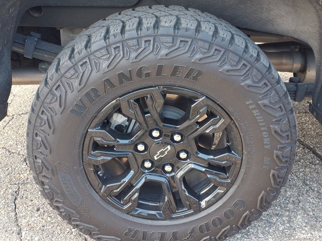 Used 2023 Chevrolet Silverado 1500 ZR2 w/ Technology Package AWD/4WD image 27