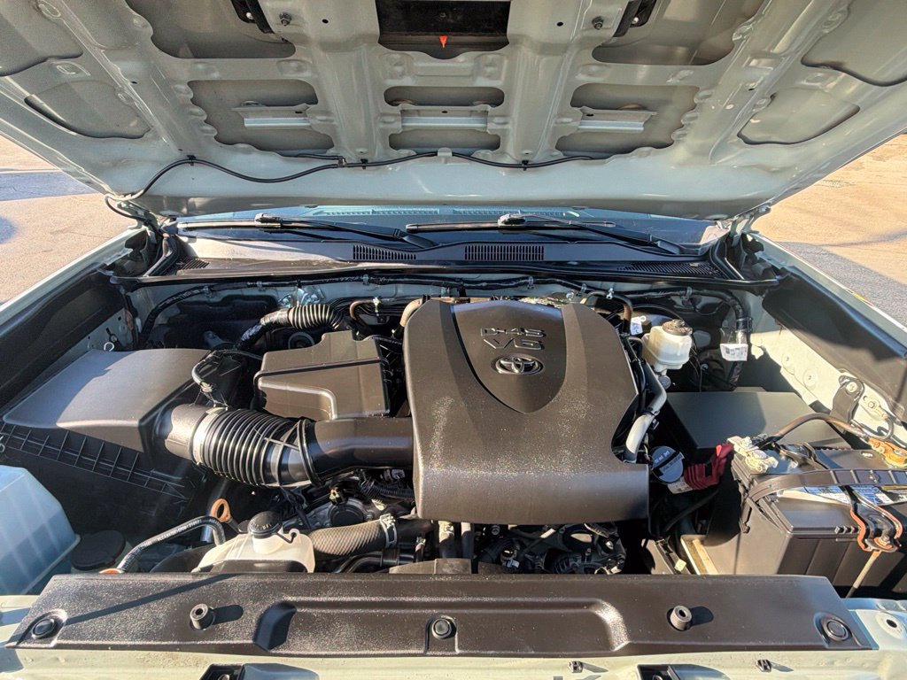 Used 2022 Toyota Tacoma TRD Sport w/ Technology Package RWD image 19