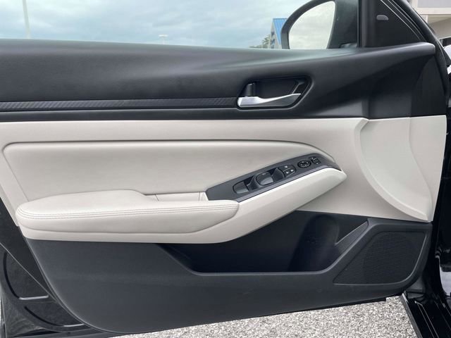 Used 2025 Nissan Altima 2.5 SV image 16