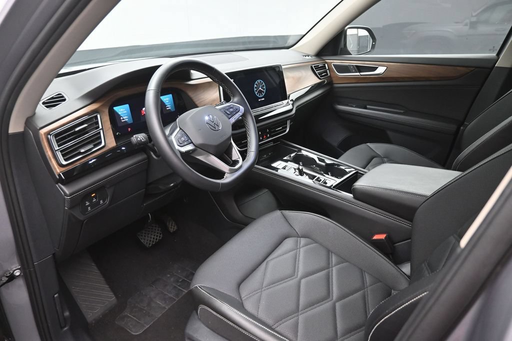 Used 2025 Volkswagen Atlas SE AWD/4WD image 19