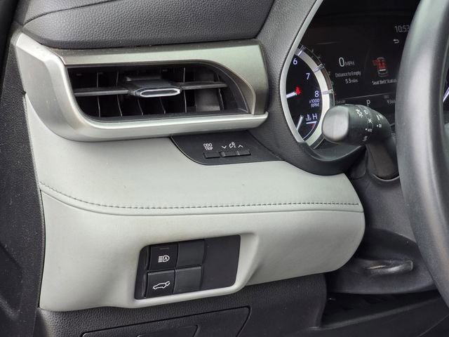 Used 2022 Toyota Highlander XLE image 19