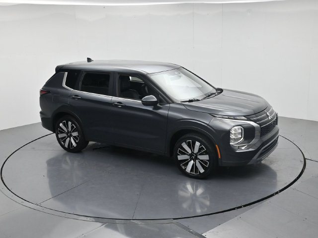 Used 2025 Mitsubishi Outlander SE FWD image 44
