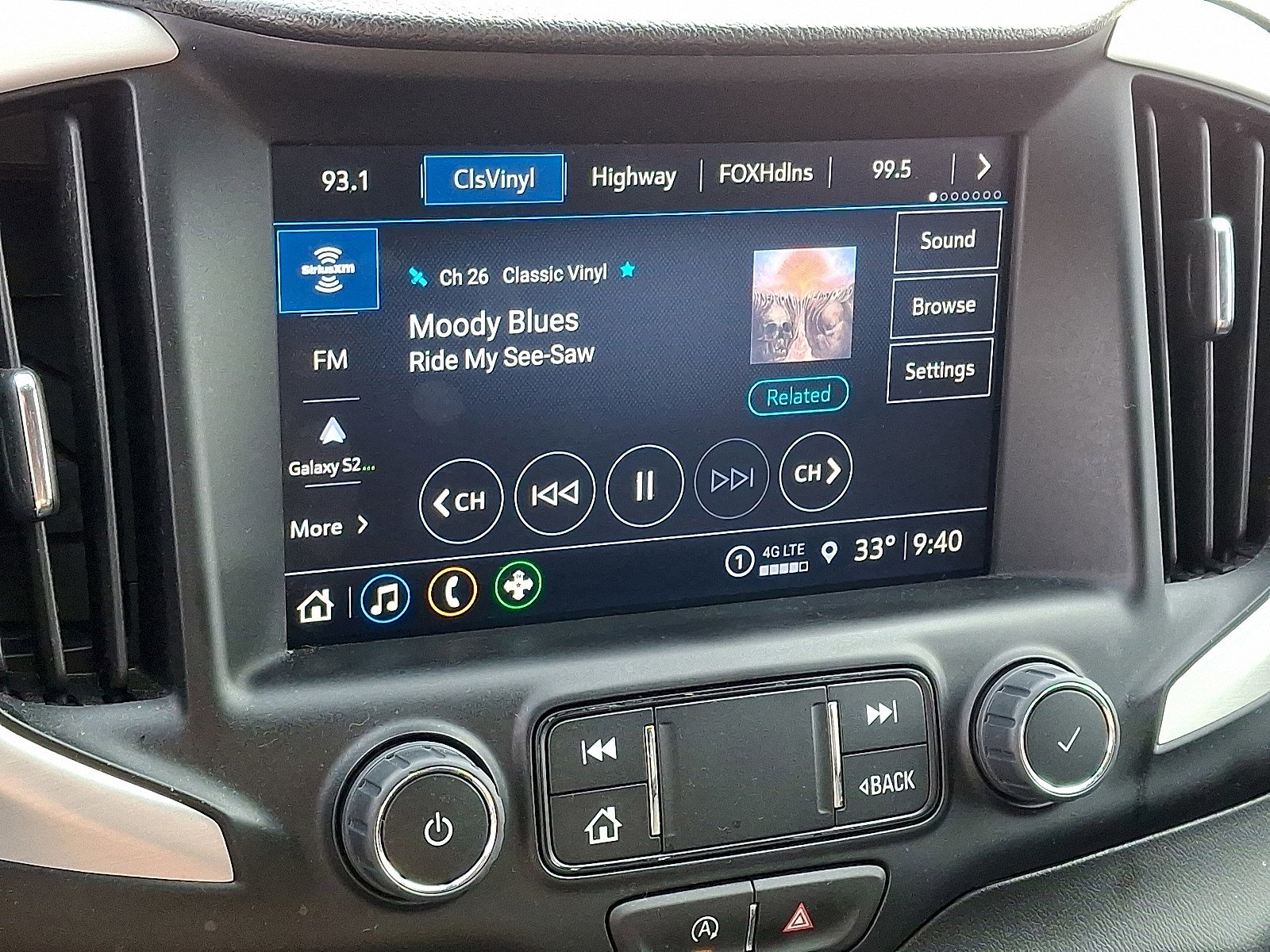 Used 2024 GMC Terrain SLT image 16