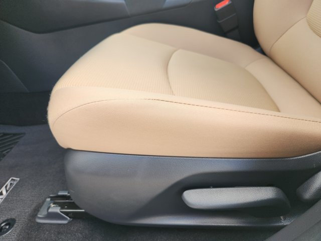 Used 2025 Toyota RAV4 LE AWD/4WD image 22