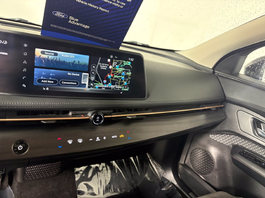 Used 2025 Nissan Ariya AWD image 17