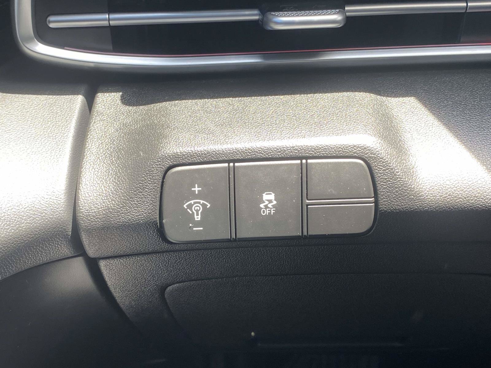 Used 2024 Hyundai Elantra SEL FWD image 19