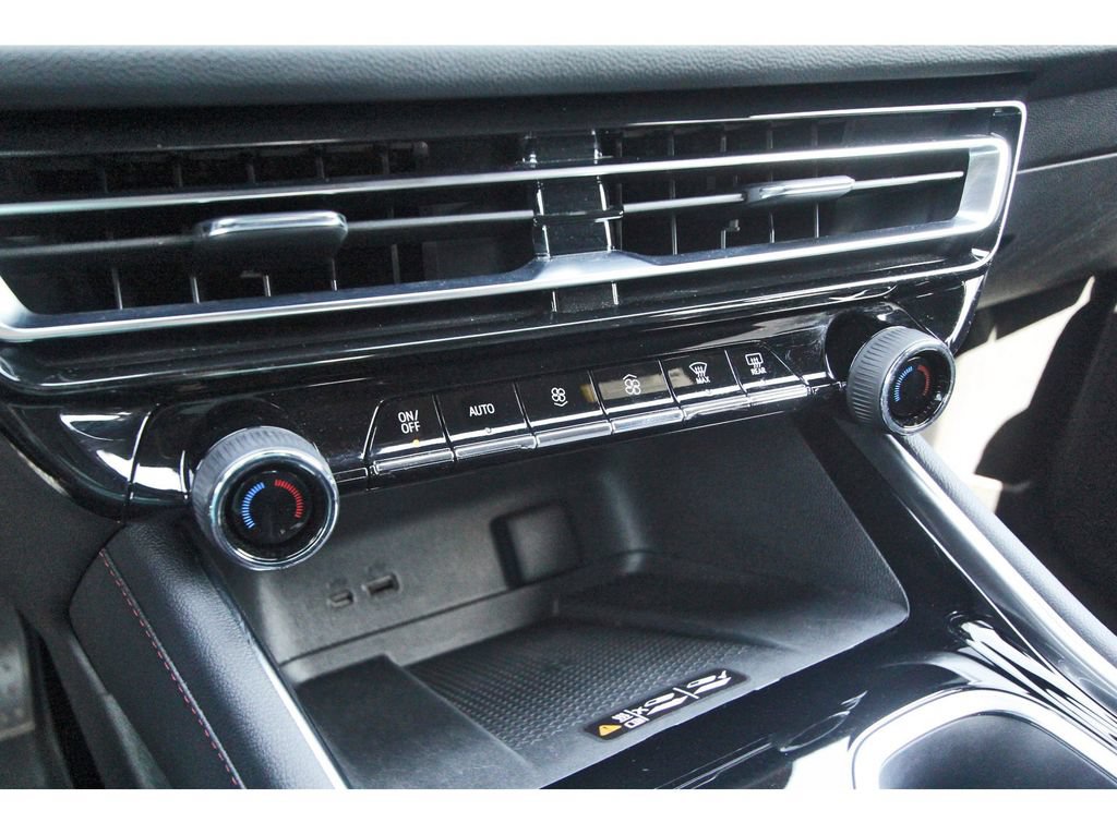 Used 2024 Chevrolet Traverse Z71 AWD/4WD image 26