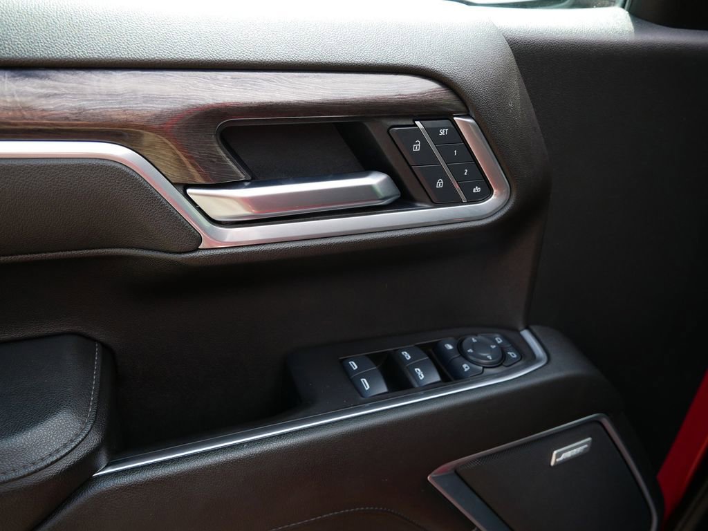 Used 2025 Chevrolet Silverado 1500 LTZ AWD/4WD image 16