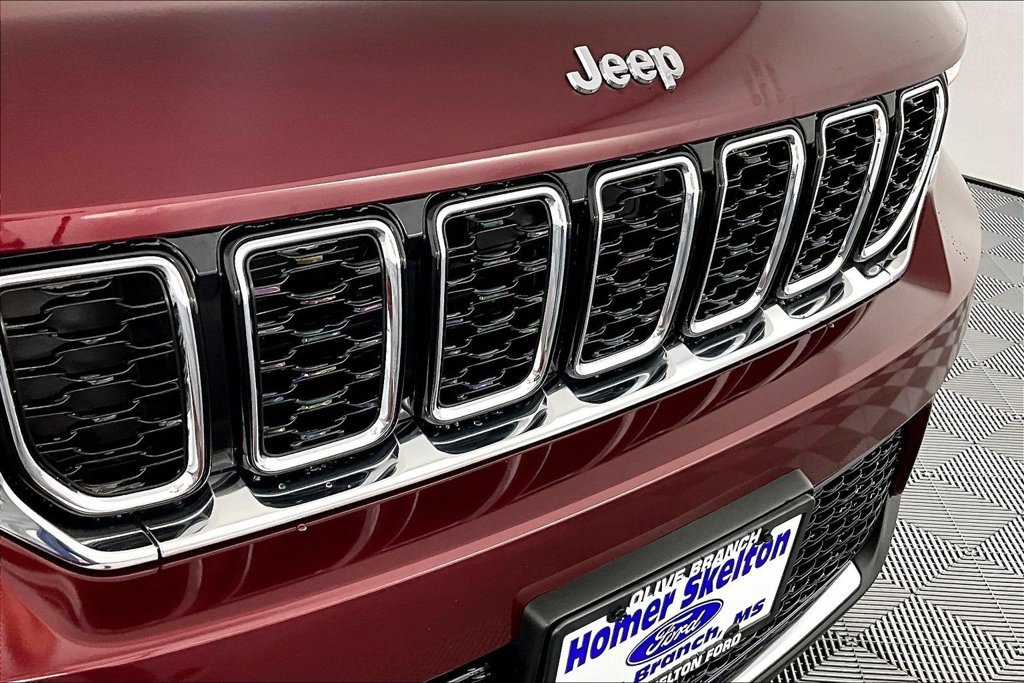 Used 2023 Jeep Grand Cherokee Limited RWD image 30