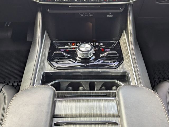 Used 2023 Jeep Wagoneer Series III w/ Preferred Equipment Group image 19