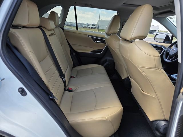 Used 2021 Toyota RAV4 XLE Premium image 27