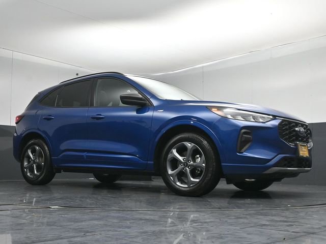 Certified 2023 Ford Escape ST-Line w/ Tech Pack #1 AWD/4WD image 33