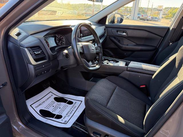 Used 2025 Nissan Rogue SV FWD image 15