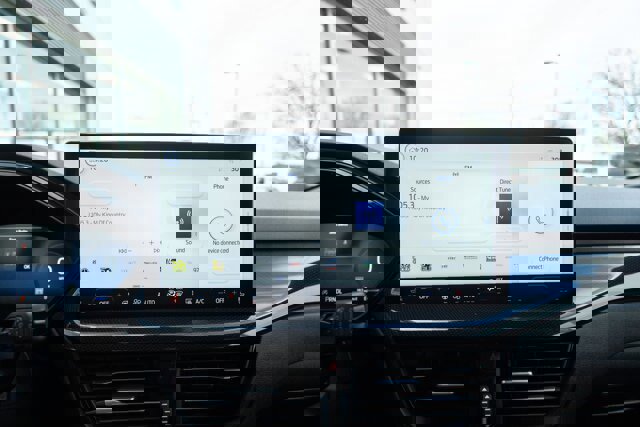 Certified 2025 Ford Escape ST-Line Elite w/ Premium Technology Package image 18