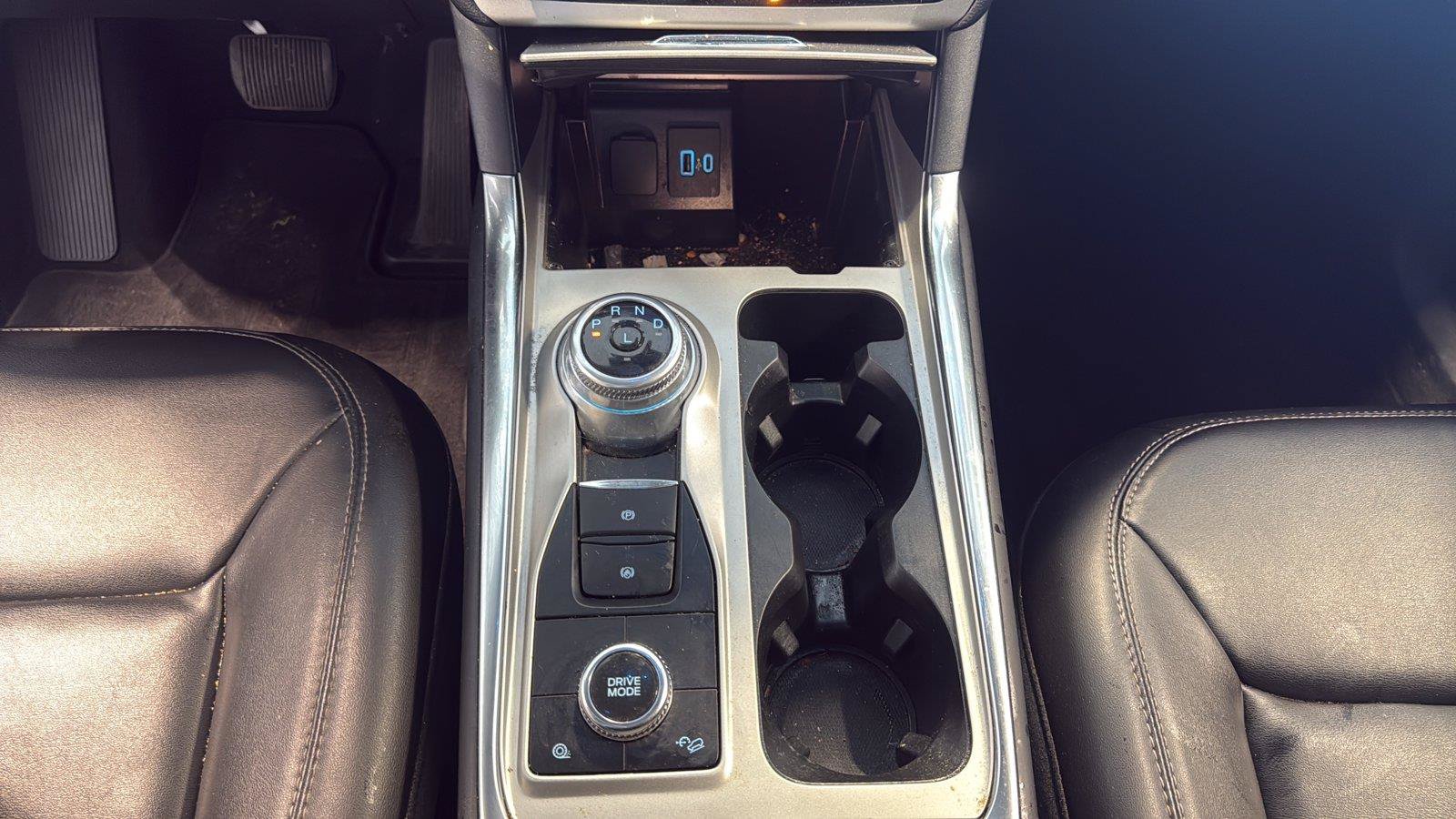 Certified 2022 Ford Explorer XLT w/ Equipment Group 202A AWD/4WD image 24