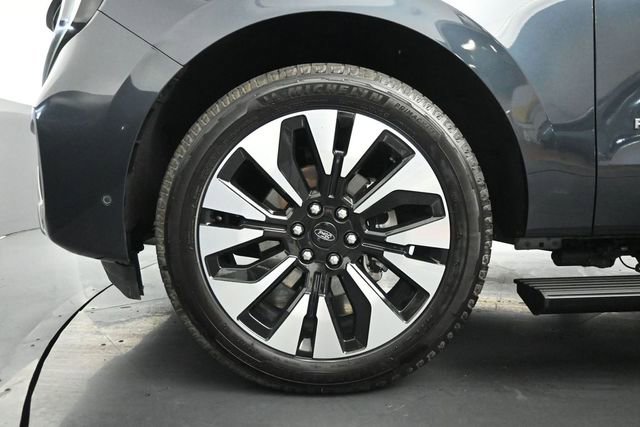 Certified 2025 Ford Expedition Platinum w/ Driver's Package AWD/4WD image 32