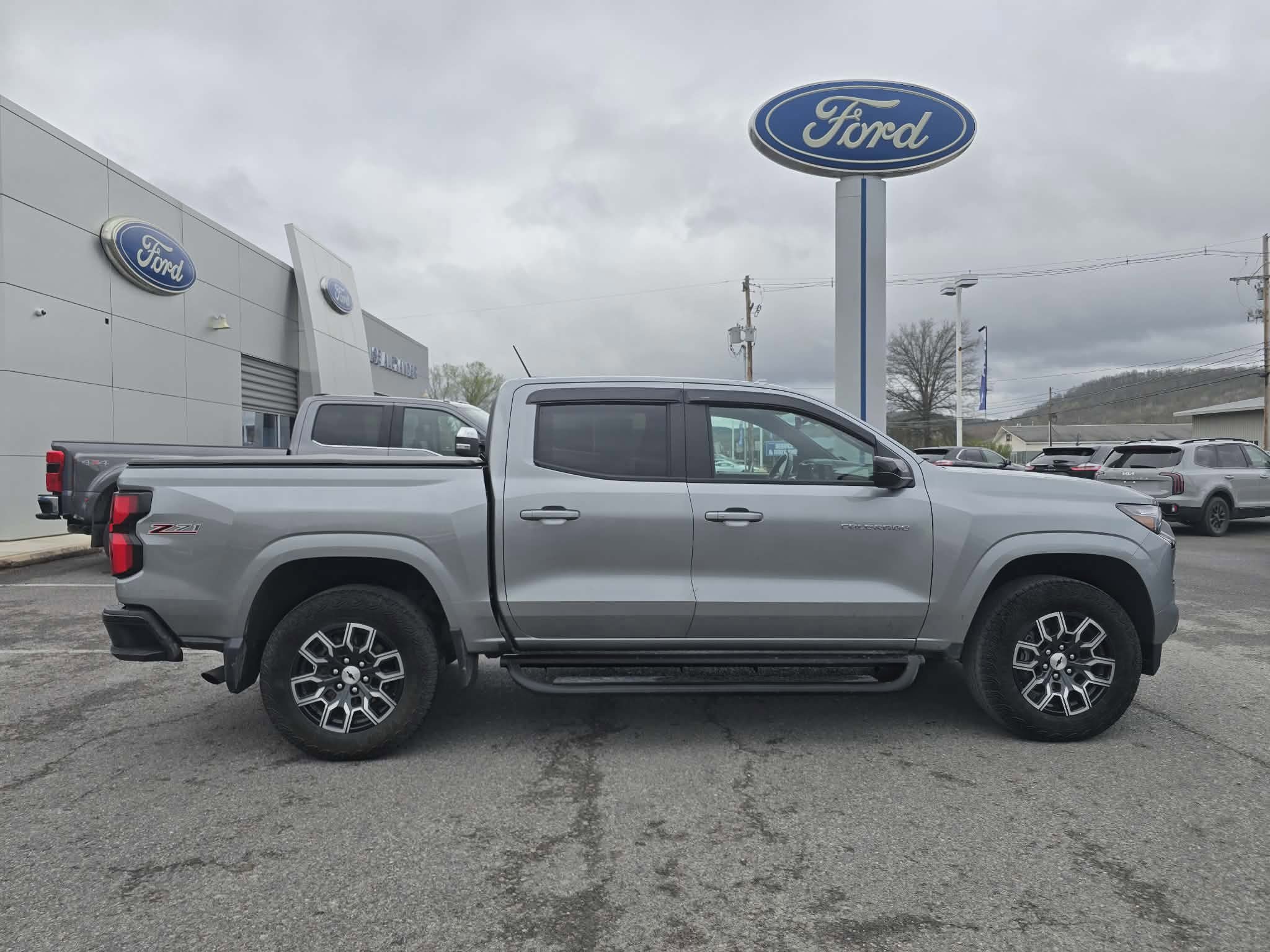 Used 2024 Chevrolet Colorado Z71 w/ Z71 Convenience Package 2 image 6