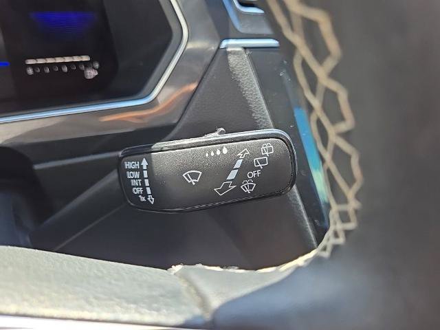 Used 2023 Volkswagen Tiguan SE w/ Panoramic Sunroof Package FWD image 26