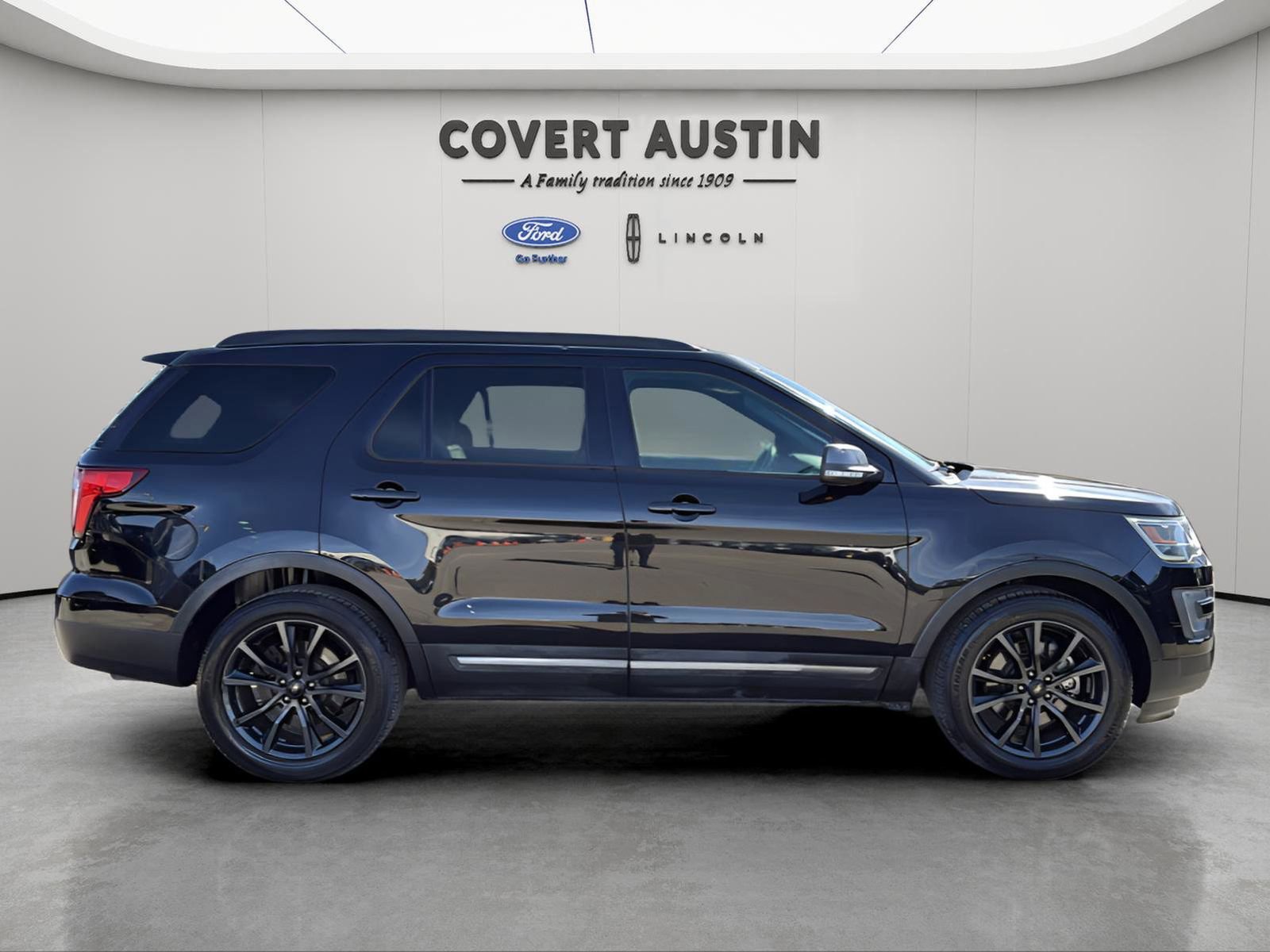 Certified 2017 Ford Explorer XLT w/ Equipment Group 202A image 6