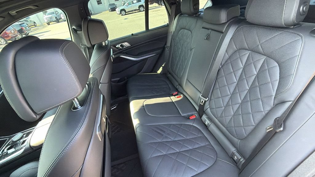 Used 2025 BMW X5 xDrive40i w/ M Sport Package AWD/4WD image 26
