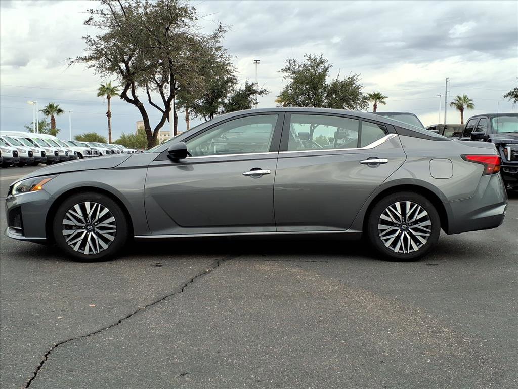 Used 2024 Nissan Altima 2.5 SV image 2