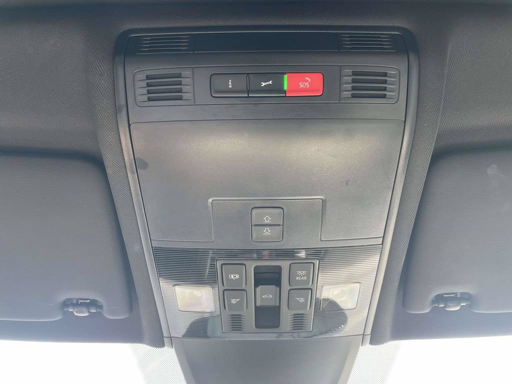 Used 2023 Volkswagen Tiguan SE R-Line FWD image 28