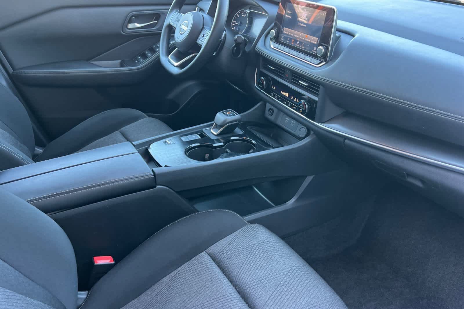 Used 2024 Nissan Rogue SV image 17