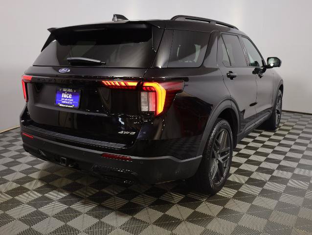 Certified 2025 Ford Explorer ST-Line w/ Premium Package AWD/4WD image 6